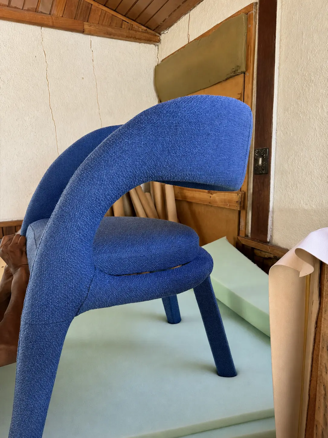 Proceso de fabricación de la silla azul de Tanti